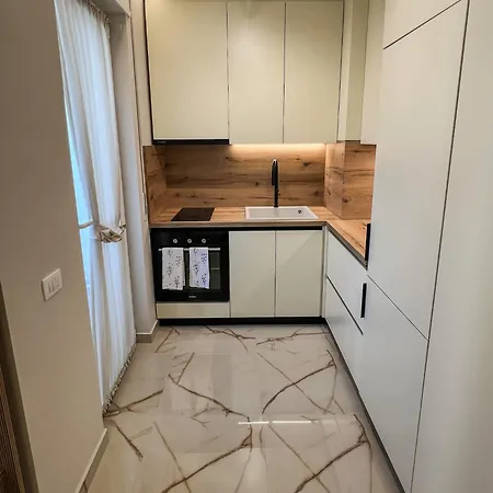 Le Bon * טיראנה